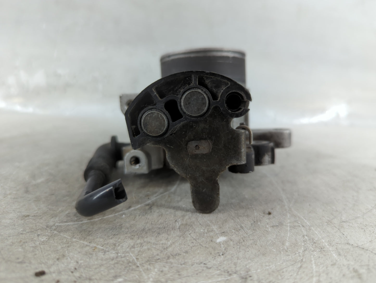 2001-2002 Chrysler Pt Cruiser Throttle Body P/N:04891188AC Fits Fits 2001 2002 OEM Used Auto Parts - Oemusedautoparts1.com