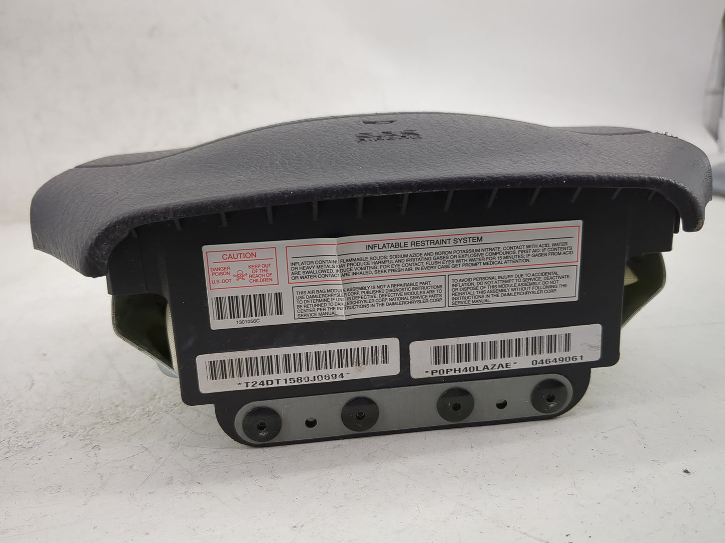 2001 Chrysler Stratus Air Bag Driver Left Steering Wheel Mounted Fits Fits 2002 OEM Used Auto Parts - Oemusedautoparts1.com