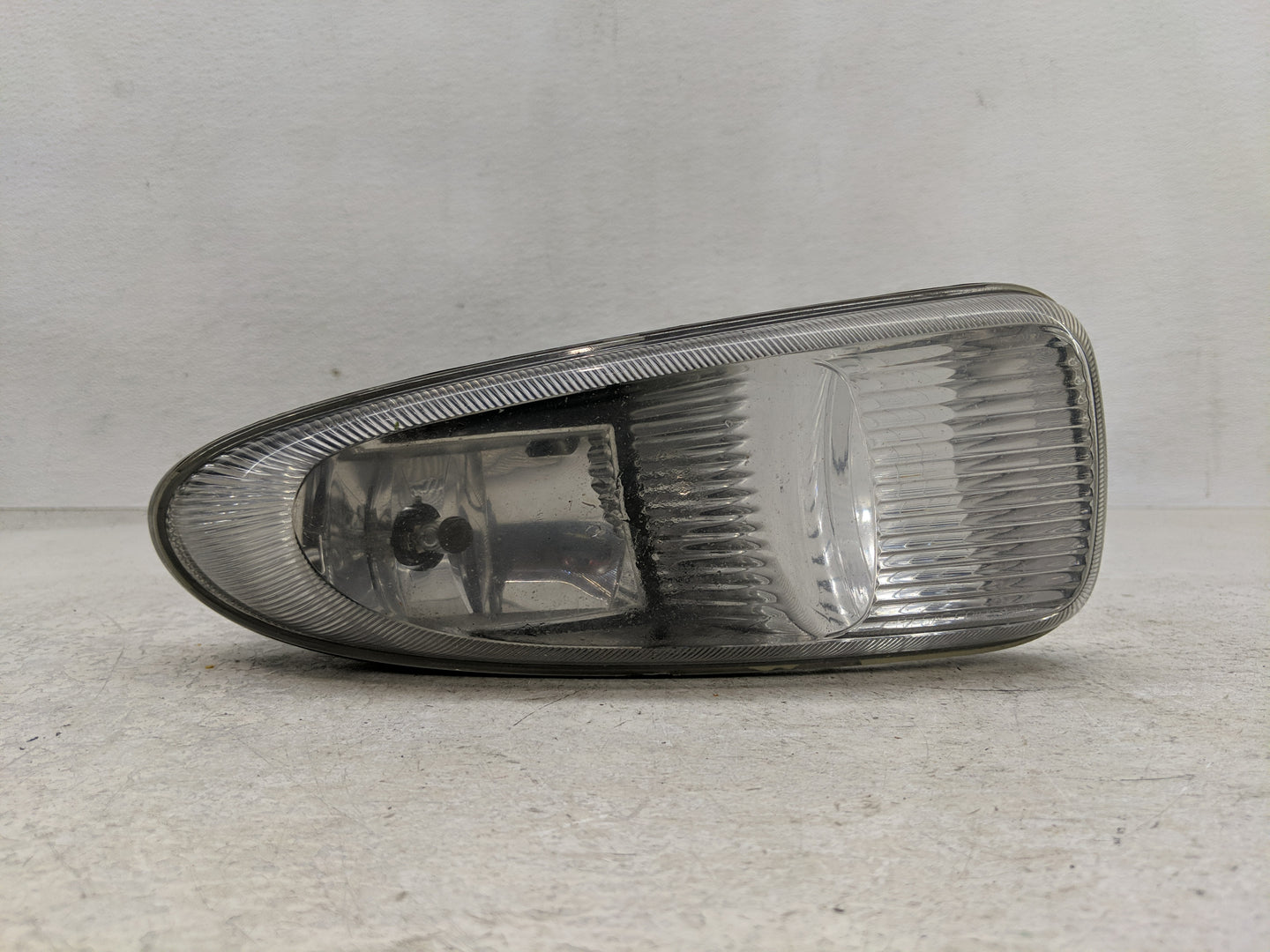 2001-2004 Chrysler Town & Country Passenger Right Oem Front Light Lamp - Oemusedautoparts1.com
