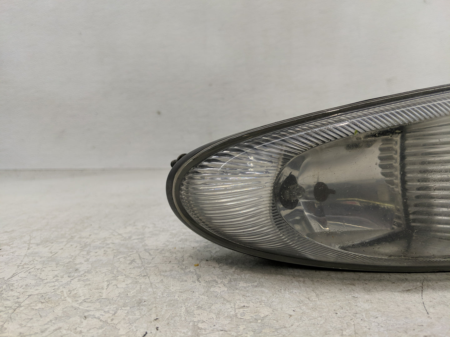 2001-2004 Chrysler Town & Country Passenger Right Oem Front Light Lamp - Oemusedautoparts1.com