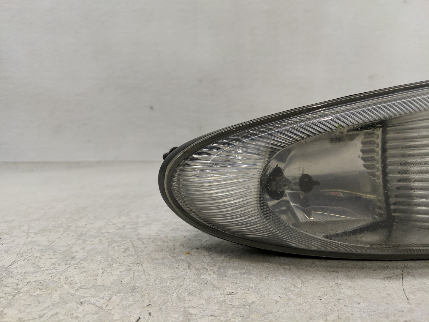 2001-2004 Chrysler Town & Country Passenger Right Oem Front Light Lamp - Oemusedautoparts1.com