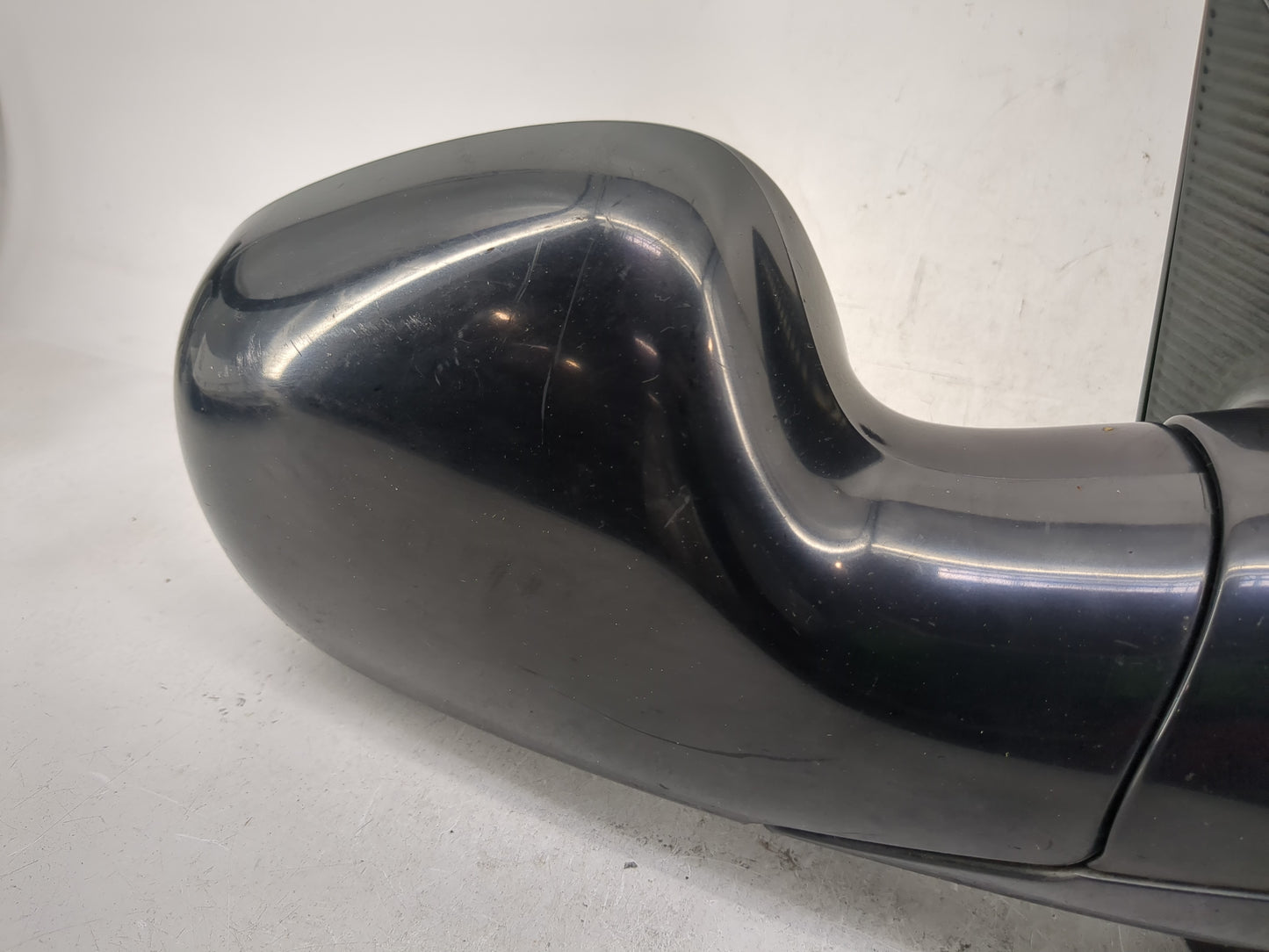 2001-2004 Chrysler Town & Country Passenger Side View Mirror - Right Door Mirror OEM Used - Oemusedautoparts1.com