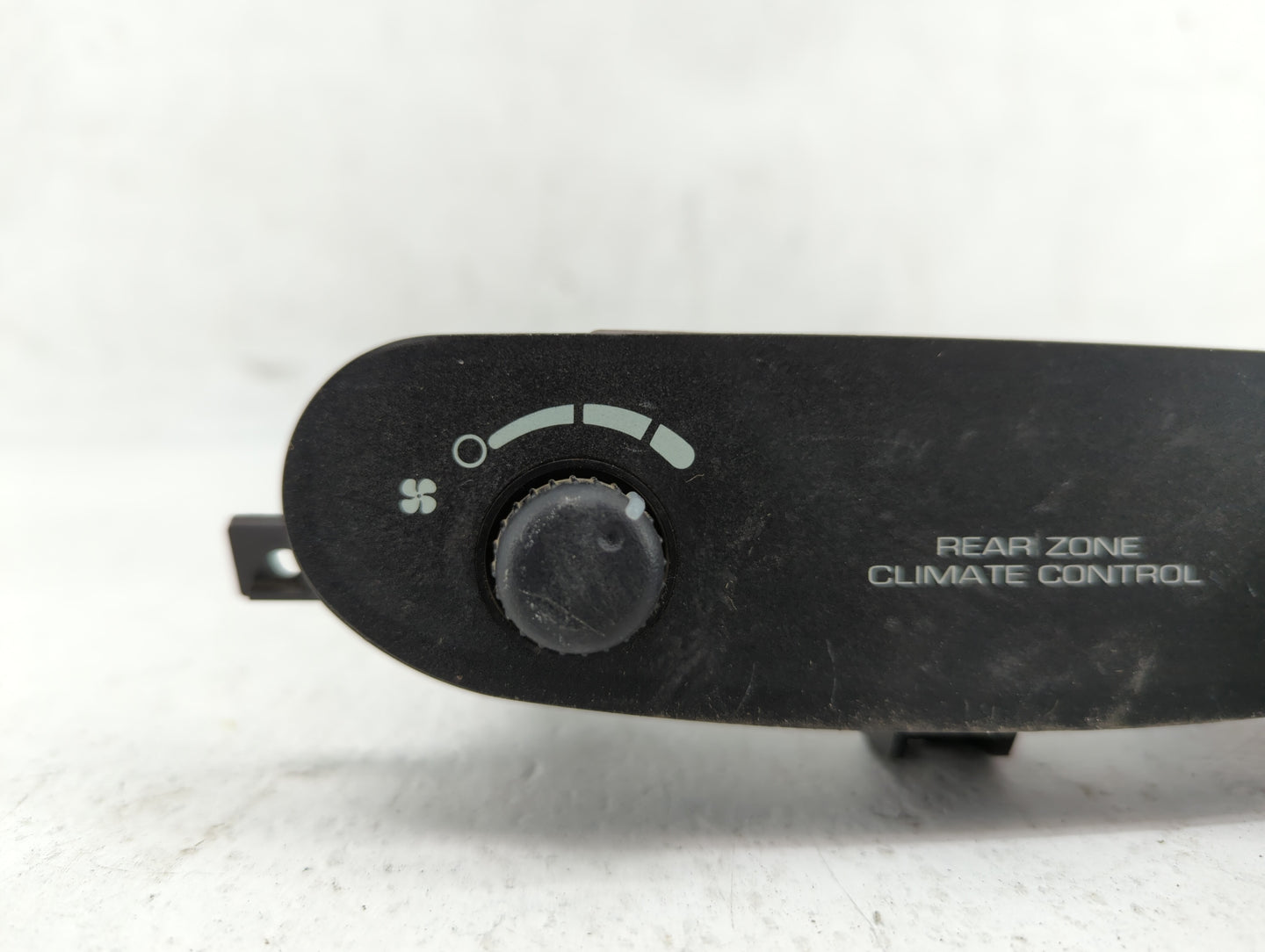 2001-2007 Chrysler Town & Country Climate Control Module Temperature AC/Heater Replacement P/N:P05005009AD 4685797AA Fits OE