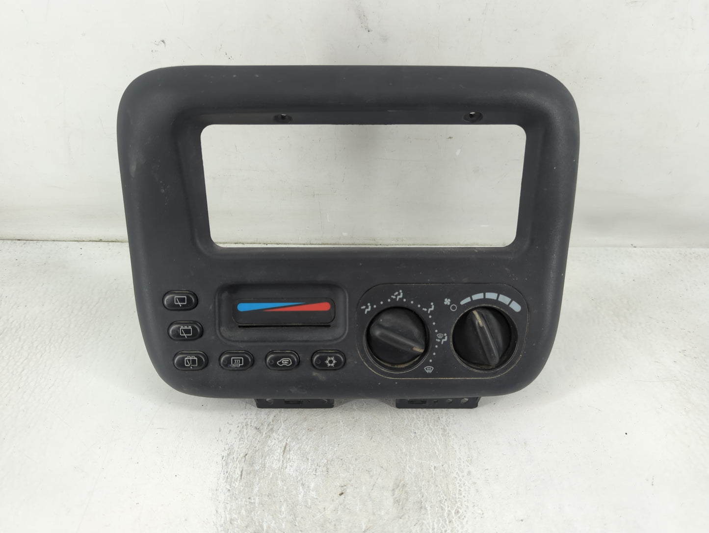 2001-2002 Chrysler Voyager Climate Control Module Temperature AC/Heater Replacement P/N:P04677915AB Fits Fits 2001 2002 OEM 