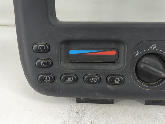 2001-2002 Chrysler Voyager Climate Control Module Temperature AC/Heater Replacement P/N:P04677915AB Fits Fits 2001 2002 OEM Used Auto Parts