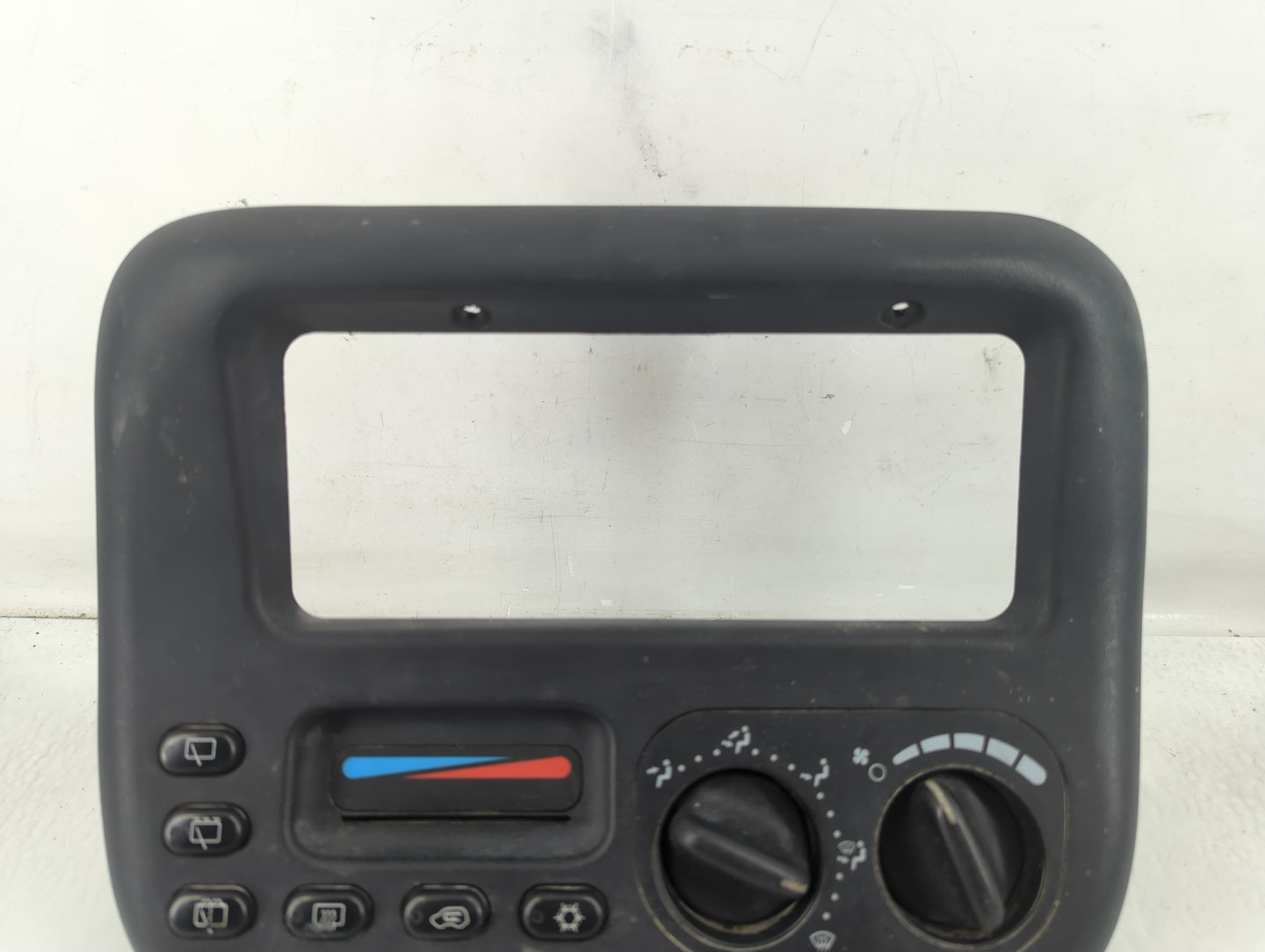 2001-2002 Chrysler Voyager Climate Control Module Temperature AC/Heater Replacement P/N:P04677915AB Fits Fits 2001 2002 OEM 