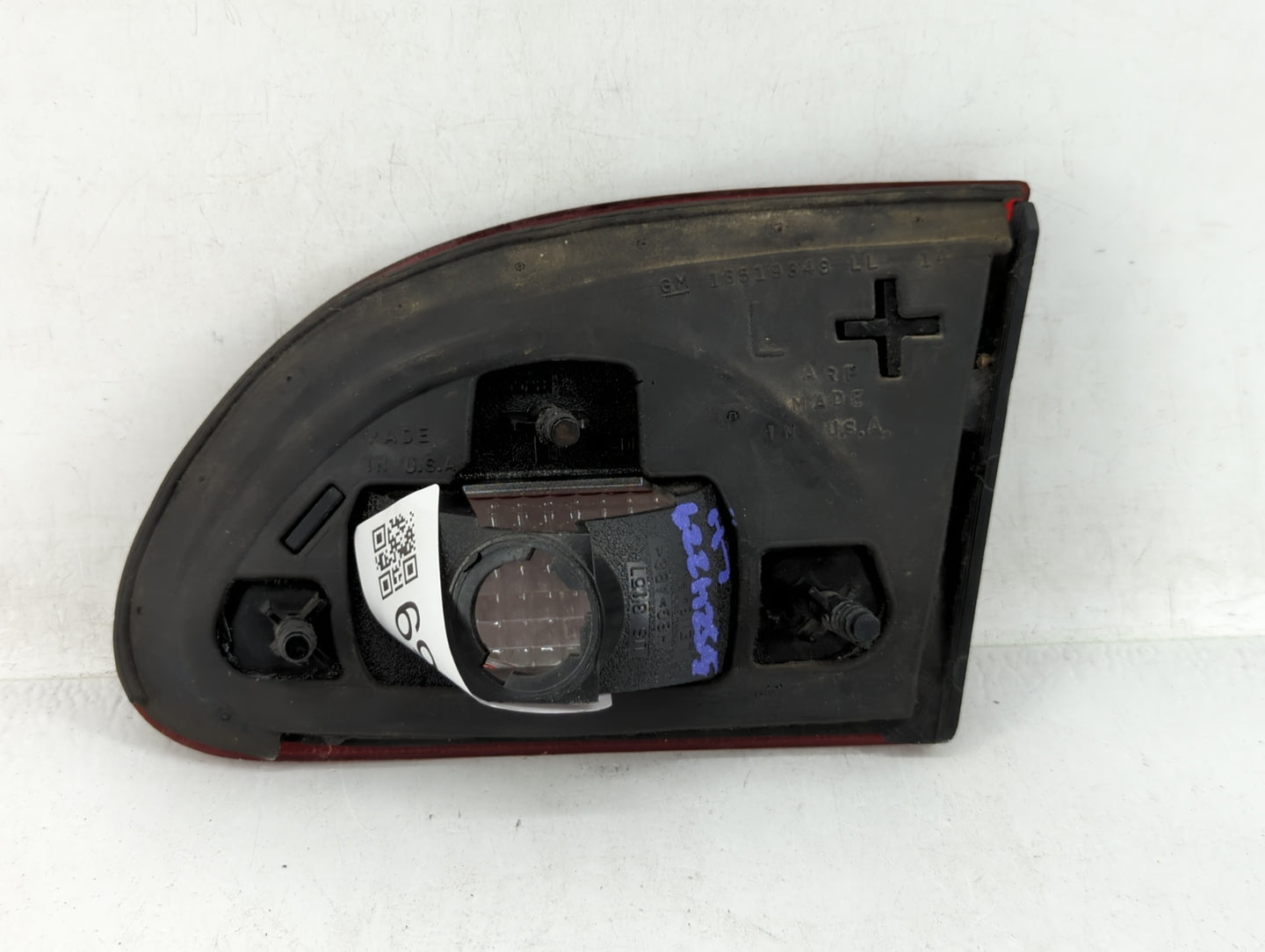 2000-2002 Chevrolet Cavalier Tail Light Assembly Driver Left OEM P/N:16519348 Fits Fits 2000 2001 2002 OEM Used Auto Parts -