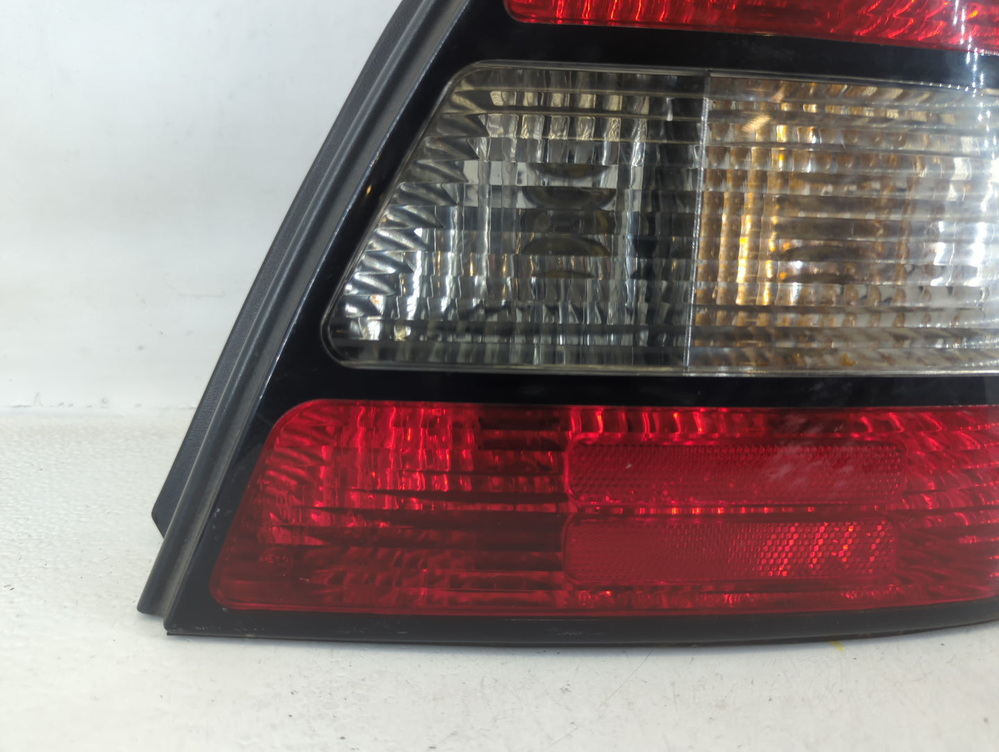 1999-2002 Daewoo Leganza Tail Light Assembly Passenger Right OEM Fits Fits 1999 2000 2001 2002 OEM Used Auto Parts - Oemused