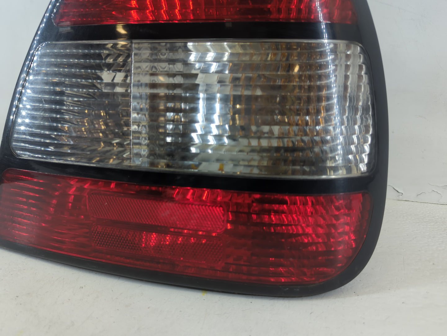 1999-2002 Daewoo Leganza Tail Light Assembly Passenger Right OEM Fits Fits 1999 2000 2001 2002 OEM Used Auto Parts - Oemused