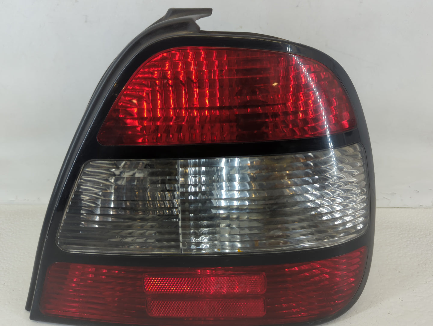 1999-2002 Daewoo Leganza Tail Light Assembly Passenger Right OEM Fits Fits 1999 2000 2001 2002 OEM Used Auto Parts - Oemused