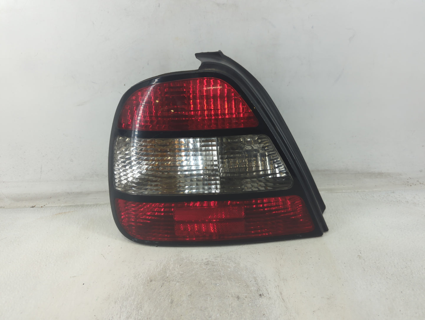 1999-2002 Daewoo Leganza Tail Light Assembly Driver Left OEM Fits Fits 1999 2000 2001 2002 OEM Used Auto Parts - Oemusedauto