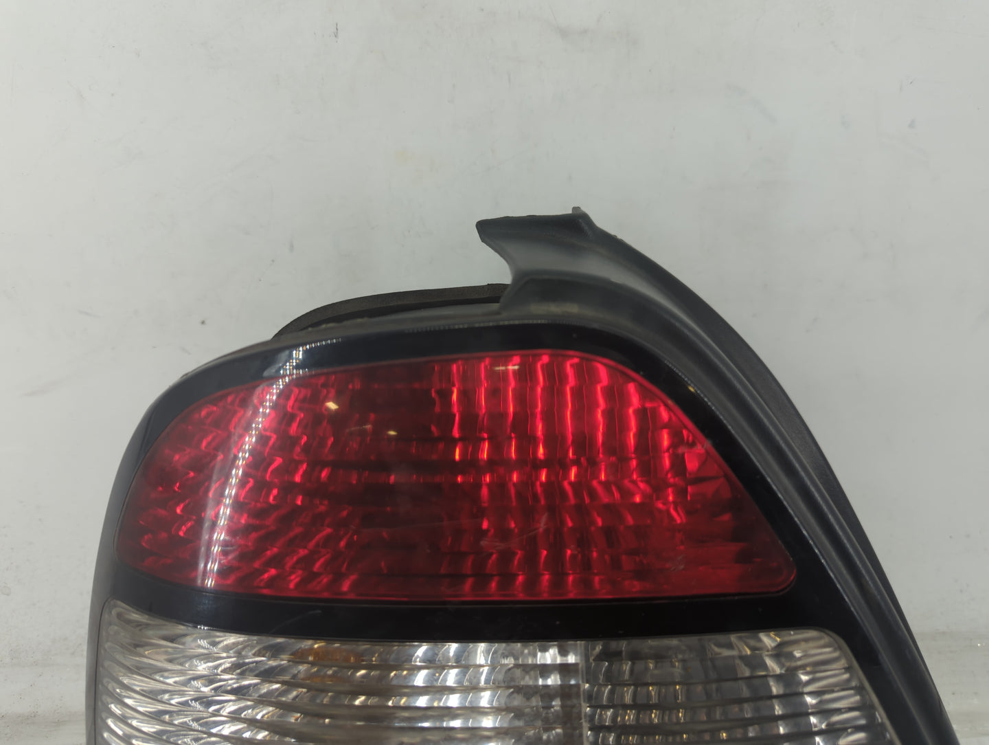 1999-2002 Daewoo Leganza Tail Light Assembly Driver Left OEM Fits Fits 1999 2000 2001 2002 OEM Used Auto Parts - Oemusedauto