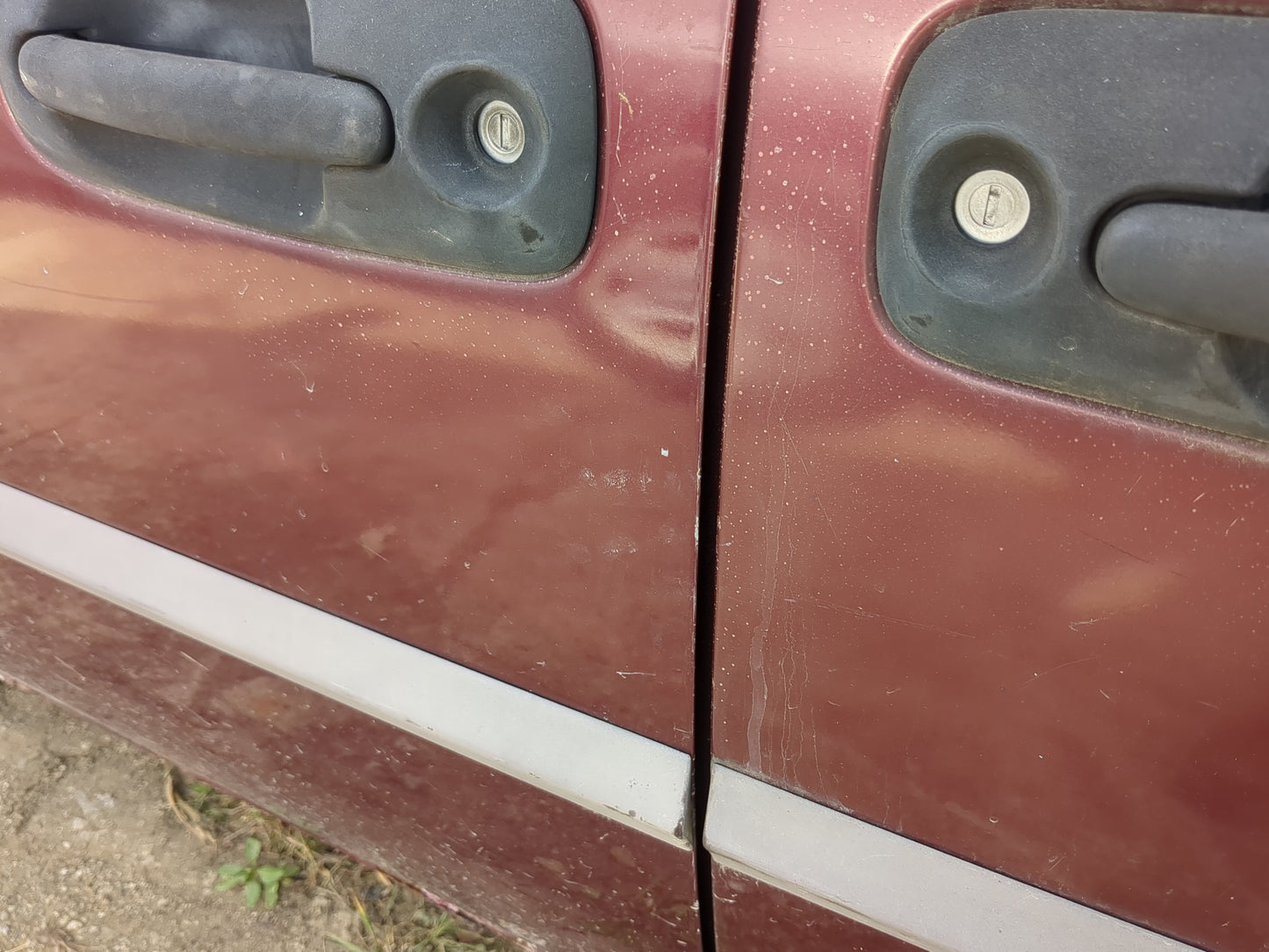 2001-2003 Dodge Caravan Driver Front Door Oem - Oemusedautoparts1.com