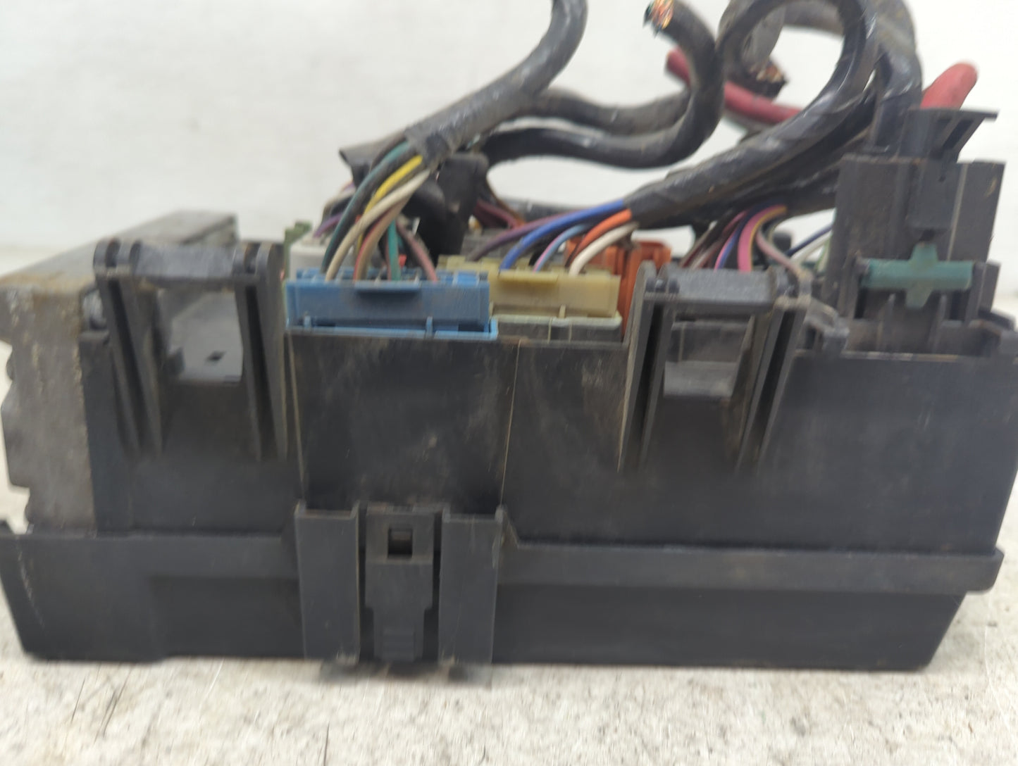 2001-2002 Dodge Caravan Fusebox Fuse Box Panel Relay Module P/N:04869208AI 04869208AK Fits Fits 2001 2002 2003 OEM Used Auto