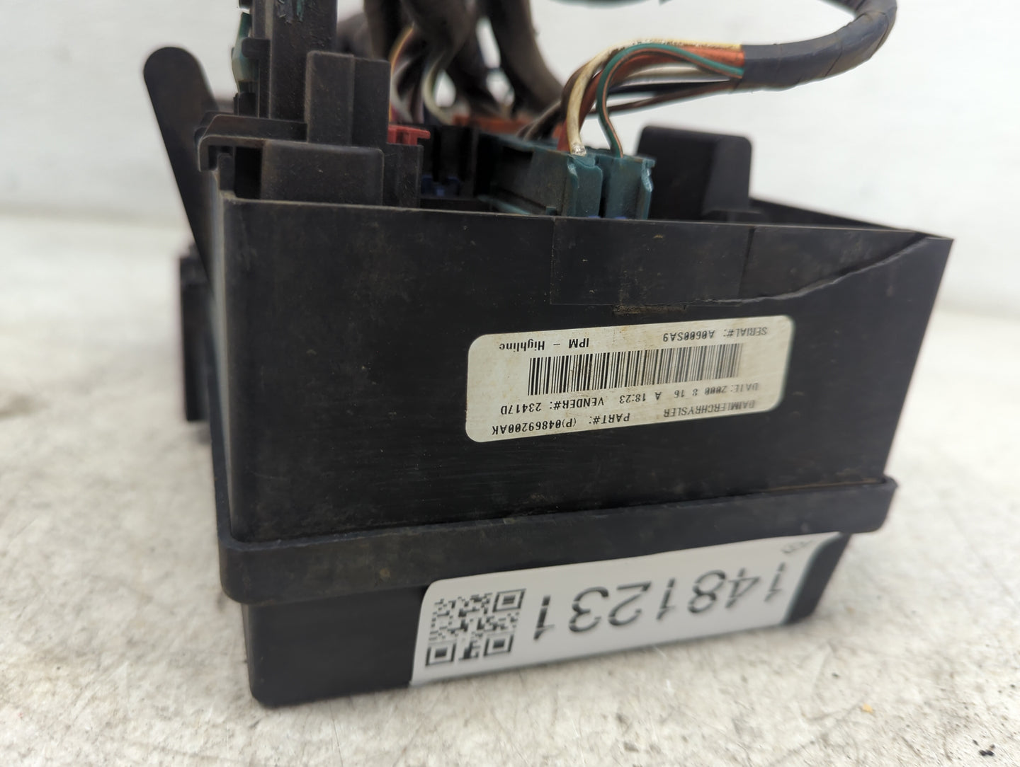 2001-2002 Dodge Caravan Fusebox Fuse Box Panel Relay Module P/N:04869208AI 04869208AK Fits Fits 2001 2002 2003 OEM Used Auto