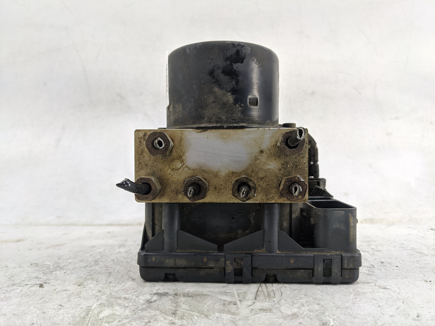 2001 Dodge Caravan ABS Pump Control Module Replacement P/N:04686702AA 25.0946-0197.3, 346121 Fits OEM Used Auto Parts - Oemu