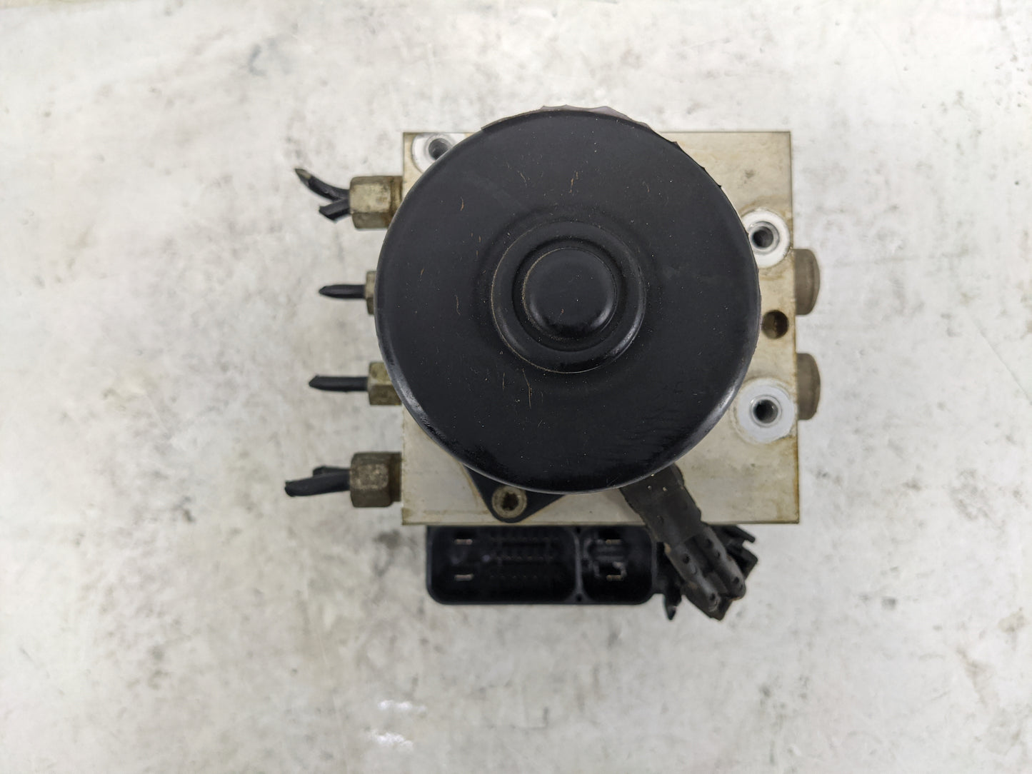 2001 Dodge Caravan ABS Pump Control Module Replacement P/N:04686702AA 25.0946-0197.3, 346121 Fits OEM Used Auto Parts - Oemu