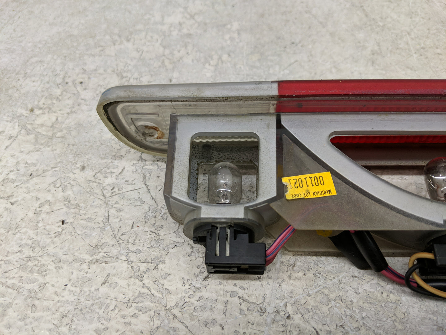 1997-2004 Dodge Dakota Rear Center Lid Brake Light Tail Light Fits Fits 1997 1998 1999 2000 2001 2002 2003 2004 OEM Used Aut