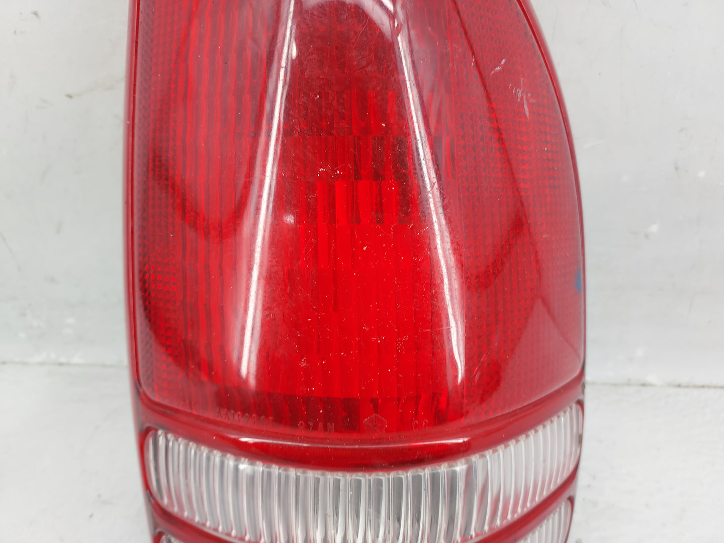 1997-2004 Dodge Dakota Tail Light Assembly Passenger Right OEM Fits Fits 1997 1998 1999 2000 2001 2002 2003 2004 OEM Used Au