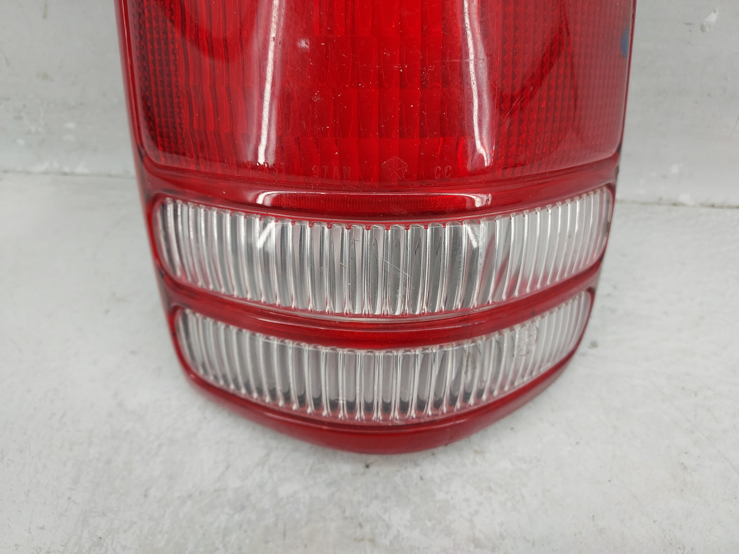 1997-2004 Dodge Dakota Tail Light Assembly Passenger Right OEM Fits Fits 1997 1998 1999 2000 2001 2002 2003 2004 OEM Used Au