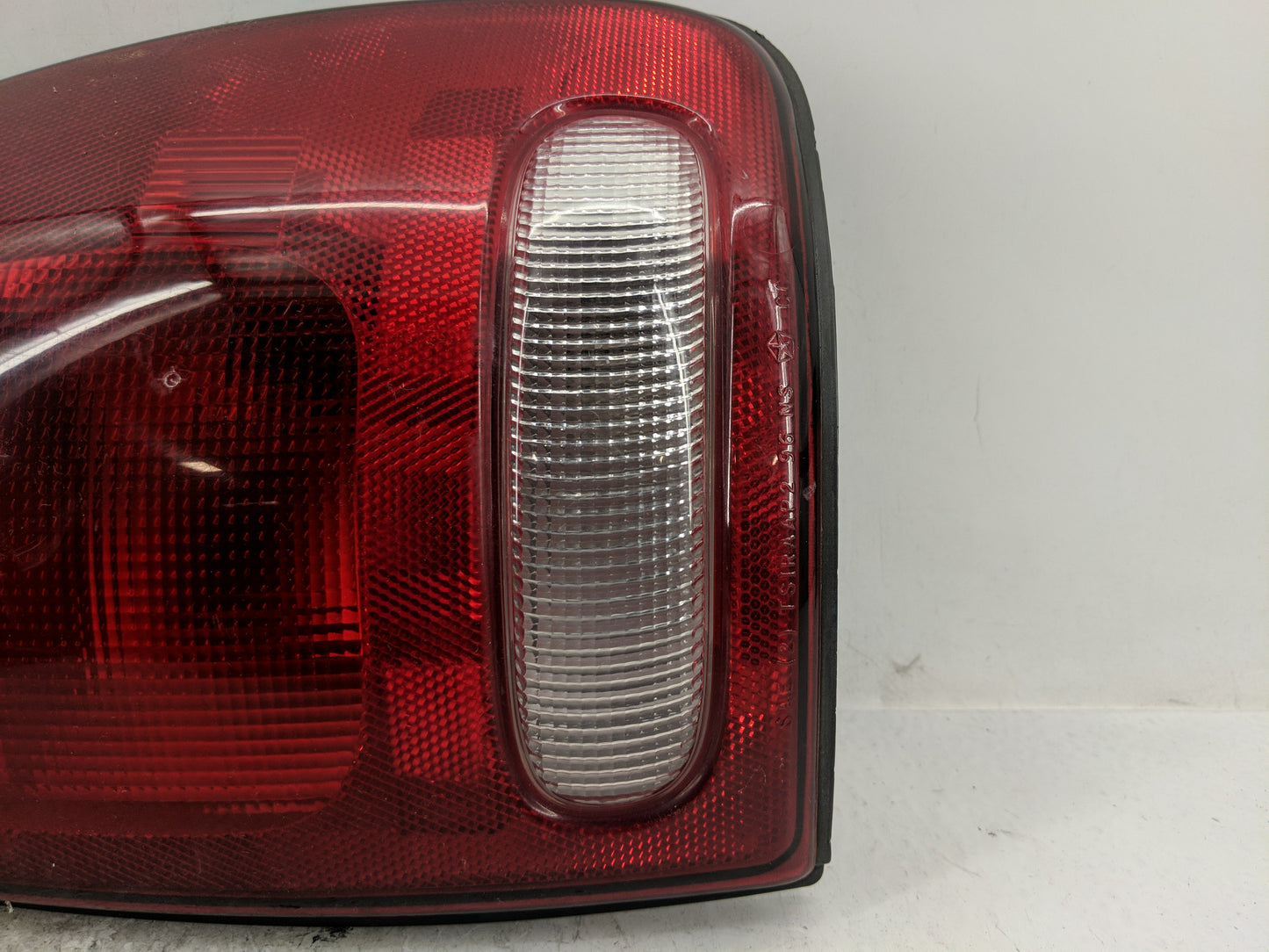 1998-2003 Dodge Durango Tail Light Assembly Passenger Right OEM P/N:4576362 Fits Fits 1996 1997 1998 1999 2000 2001 2002 200