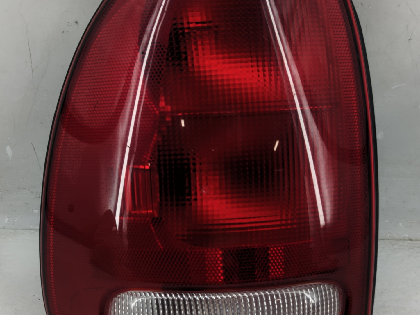 1998-2003 Dodge Durango Tail Light Assembly Driver Left OEM P/N:4576363 Fits Fits 1996 1997 1998 1999 2000 2001 2002 2003 OE