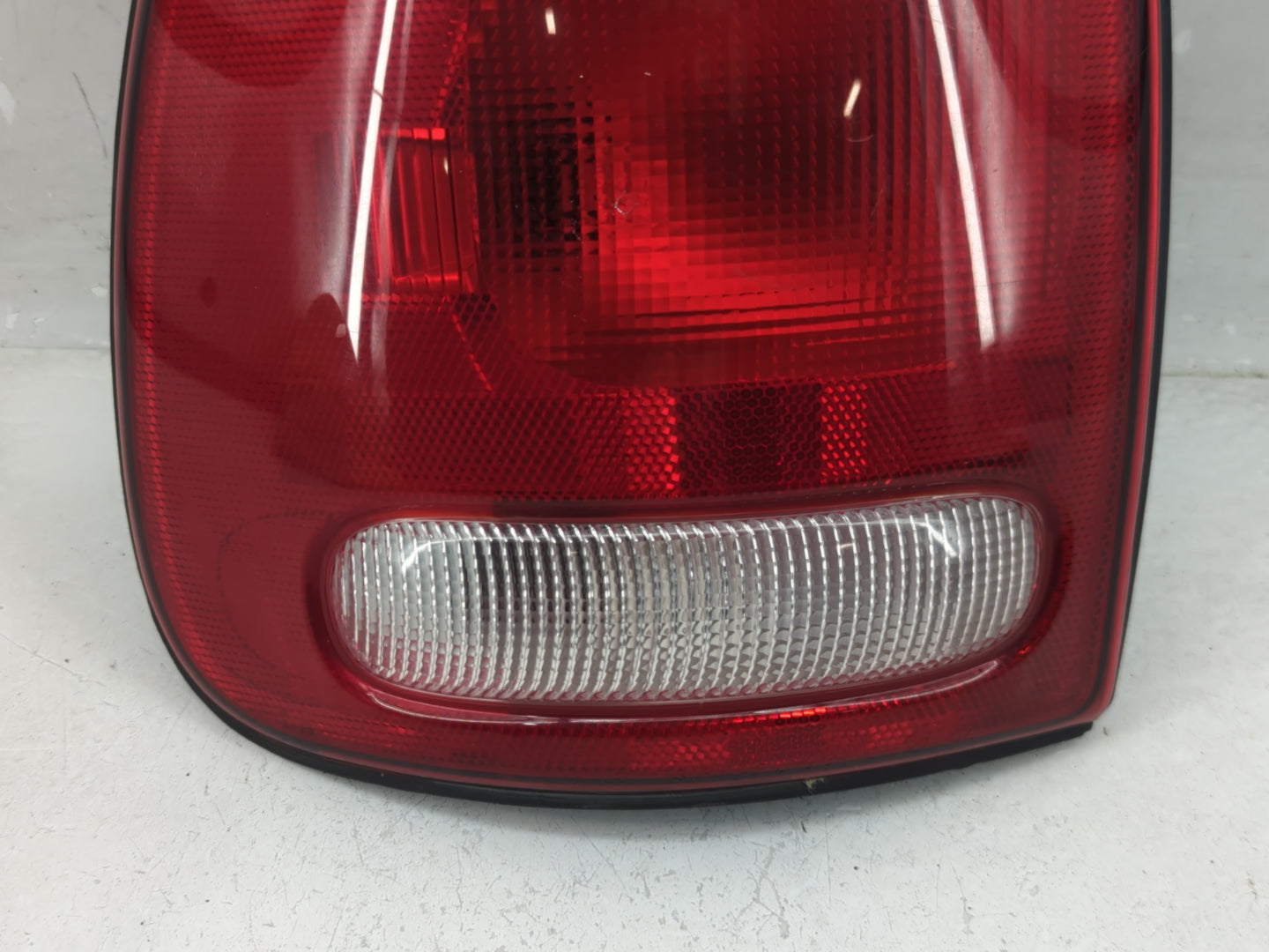 1998-2003 Dodge Durango Tail Light Assembly Driver Left OEM P/N:4576363 Fits Fits 1996 1997 1998 1999 2000 2001 2002 2003 OE