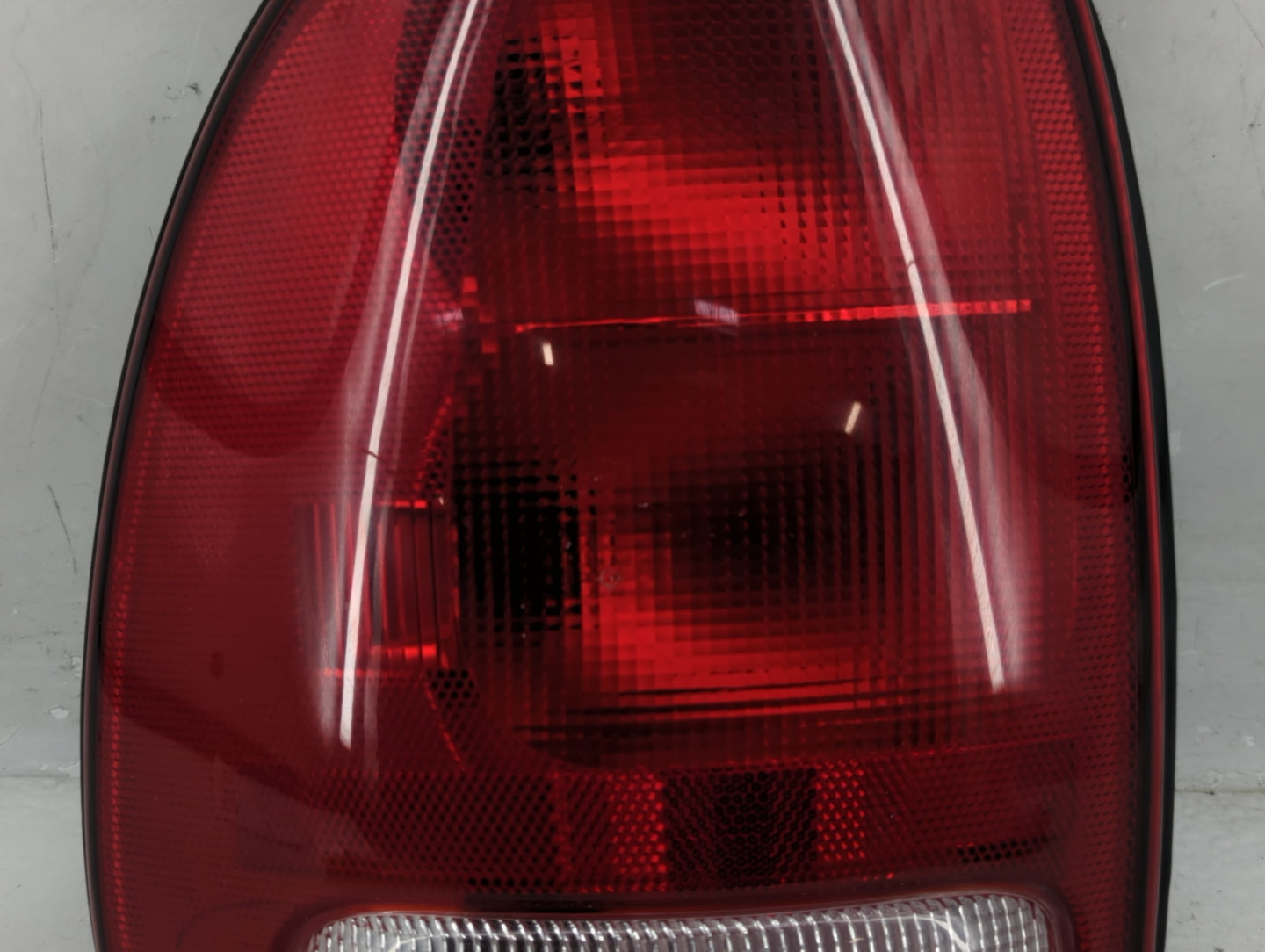 1998-2003 Dodge Durango Tail Light Assembly Driver Left OEM P/N:4576363 Fits Fits 1996 1997 1998 1999 2000 2001 2002 2003 OE