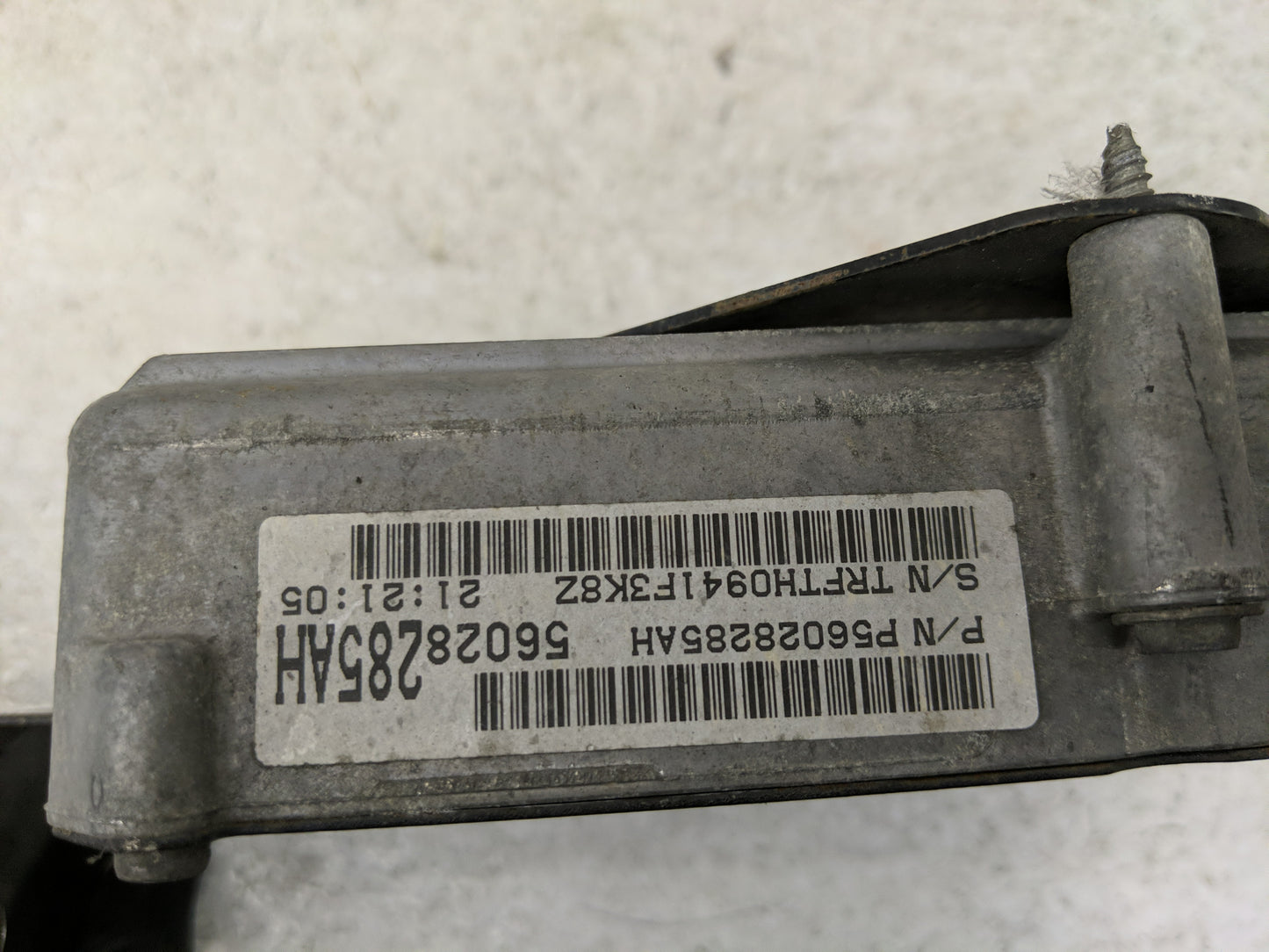 2001 Dodge Durango PCM Engine Control Computer ECU ECM PCU OEM P/N:P56028285AH Fits OEM Used Auto Parts - Oemusedautoparts1.