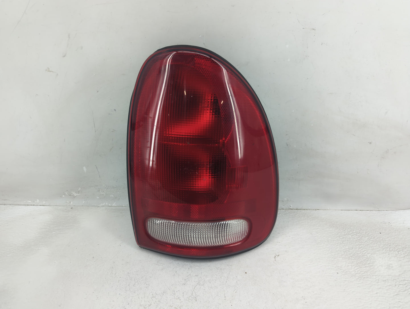 1998-2003 Dodge Durango Tail Light Assembly Passenger Right OEM P/N:4576363 Fits Fits 1996 1997 1998 1999 2000 2001 2002 200