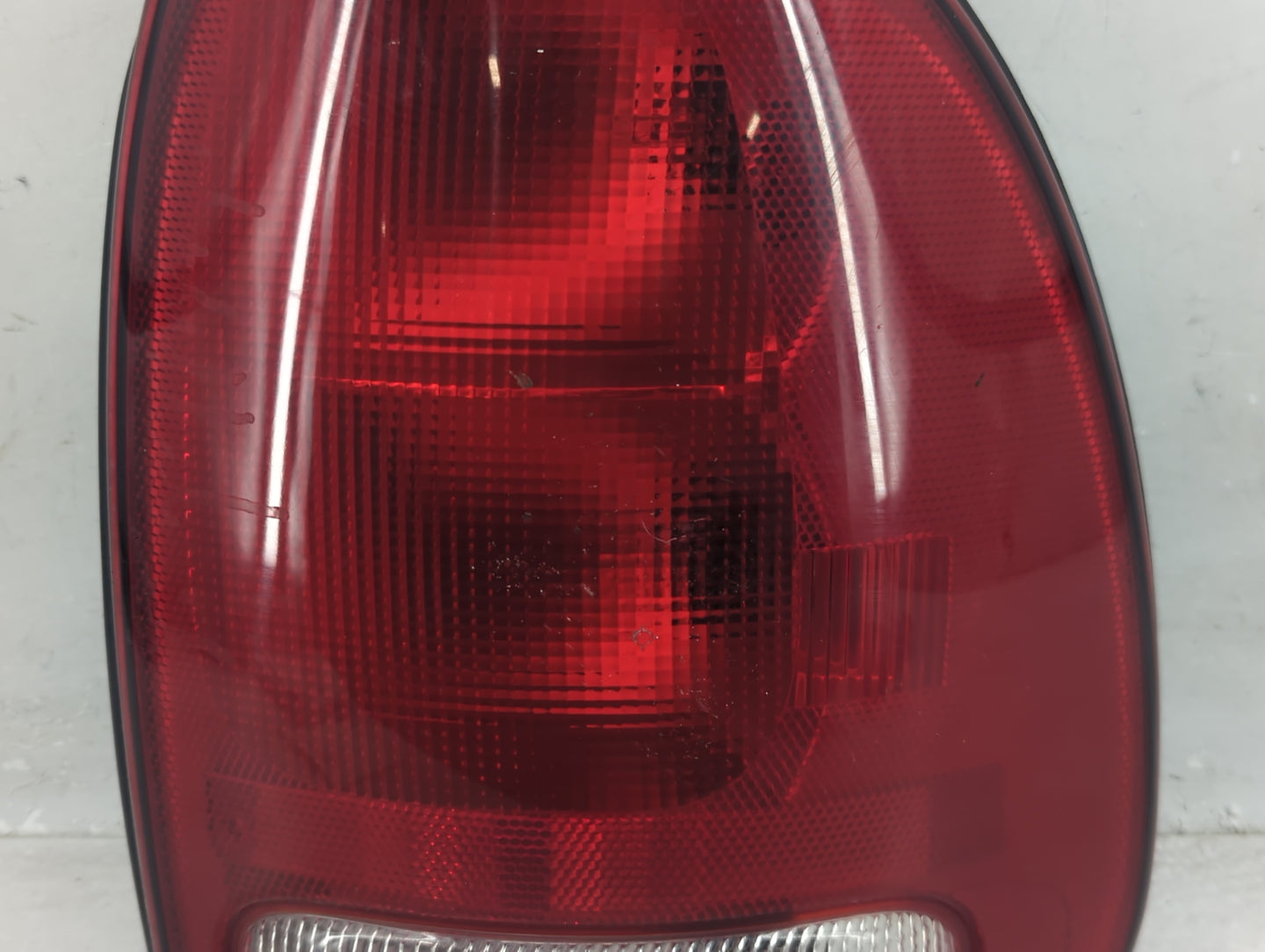 1998-2003 Dodge Durango Tail Light Assembly Passenger Right OEM P/N:4576363 Fits Fits 1996 1997 1998 1999 2000 2001 2002 200