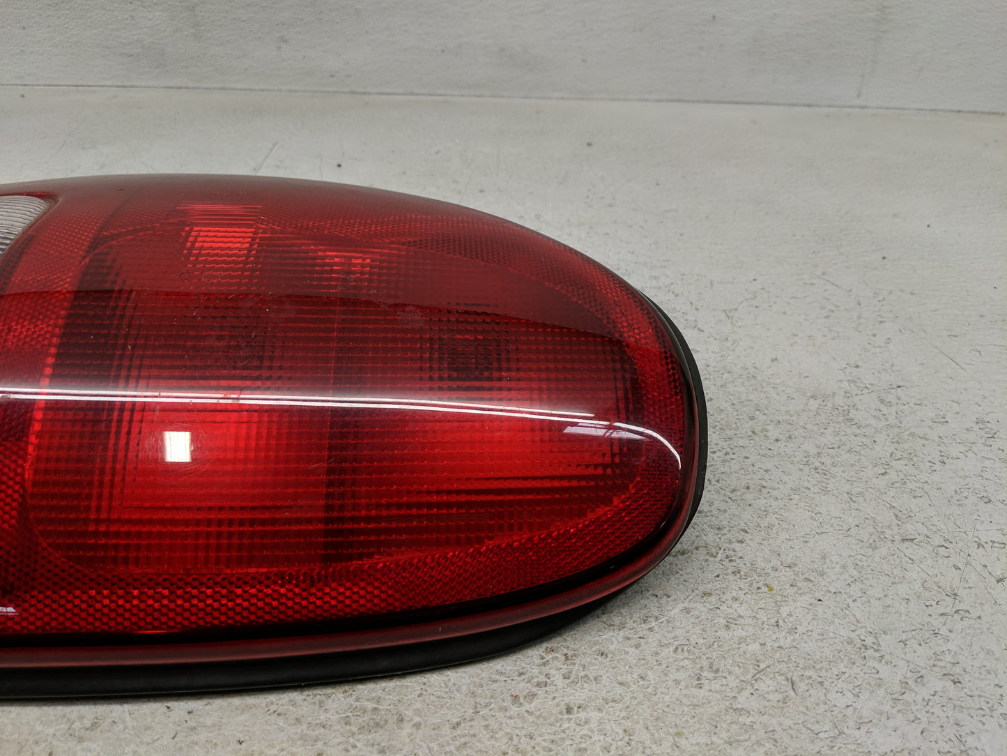 1998-2003 Dodge Durango Tail Light Assembly Passenger Right OEM P/N:4576363 Fits Fits 1996 1997 1998 1999 2000 2001 2002 200