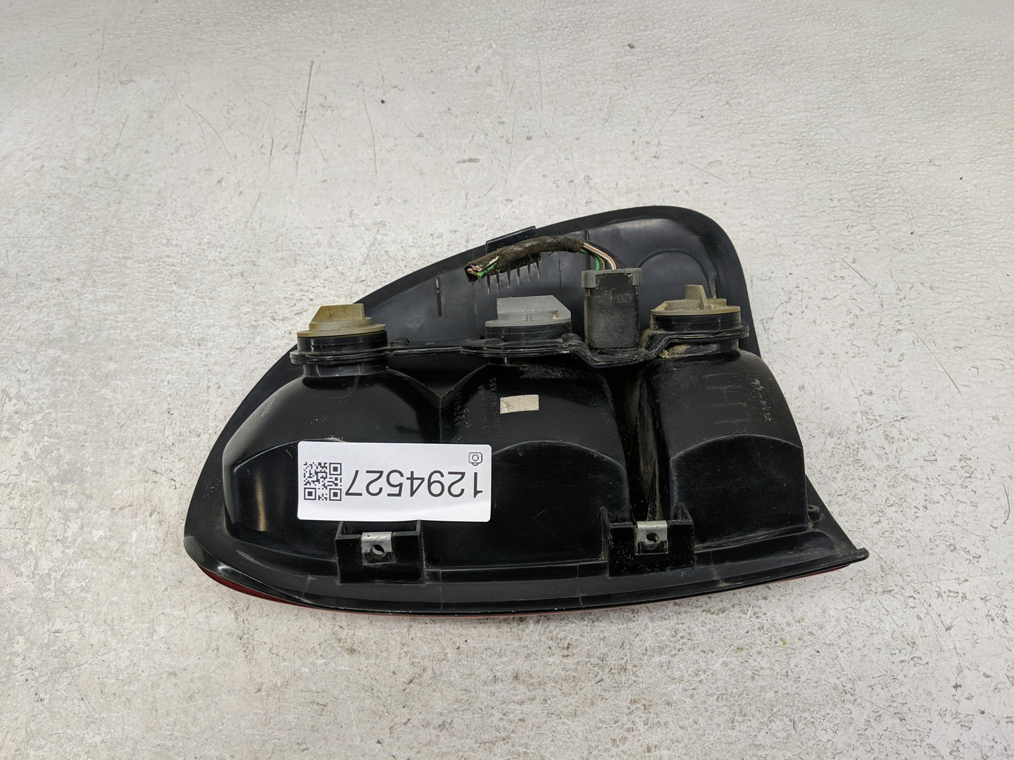 1998-2003 Dodge Durango Tail Light Assembly Passenger Right OEM P/N:4576363 Fits Fits 1996 1997 1998 1999 2000 2001 2002 200