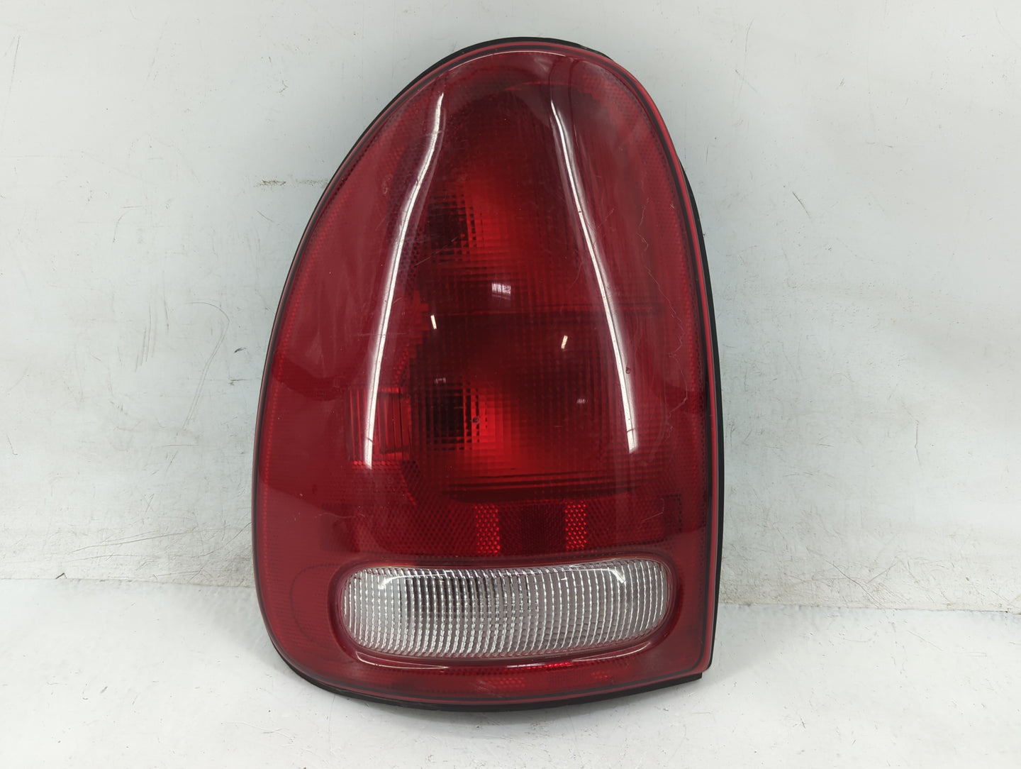 1998-2003 Dodge Durango Tail Light Assembly Passenger Right OEM P/N:4576363 Fits Fits 1996 1997 1998 1999 2000 2001 2002 200