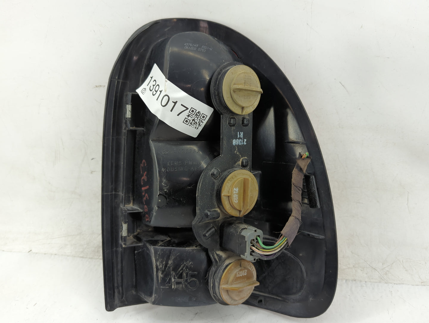 1998-2003 Dodge Durango Tail Light Assembly Passenger Right OEM P/N:4576363 Fits Fits 1996 1997 1998 1999 2000 2001 2002 200