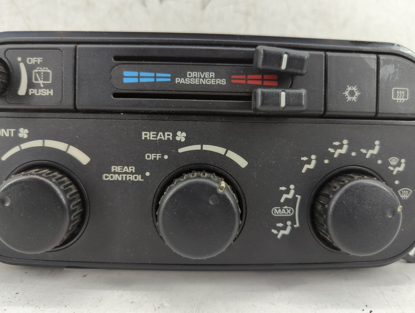 2002-2003 Dodge Durango Climate Control Module Temperature AC/Heater Replacement P/N:P55055904AD Fits Fits 2002 2003 OEM Use