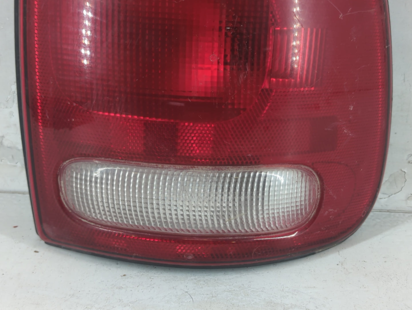 2000-2002 Dodge Neon Tail Light Assembly Passenger Right OEM P/N:4576362 Fits Fits 2000 2001 2002 OEM Used Auto Parts - Oemu