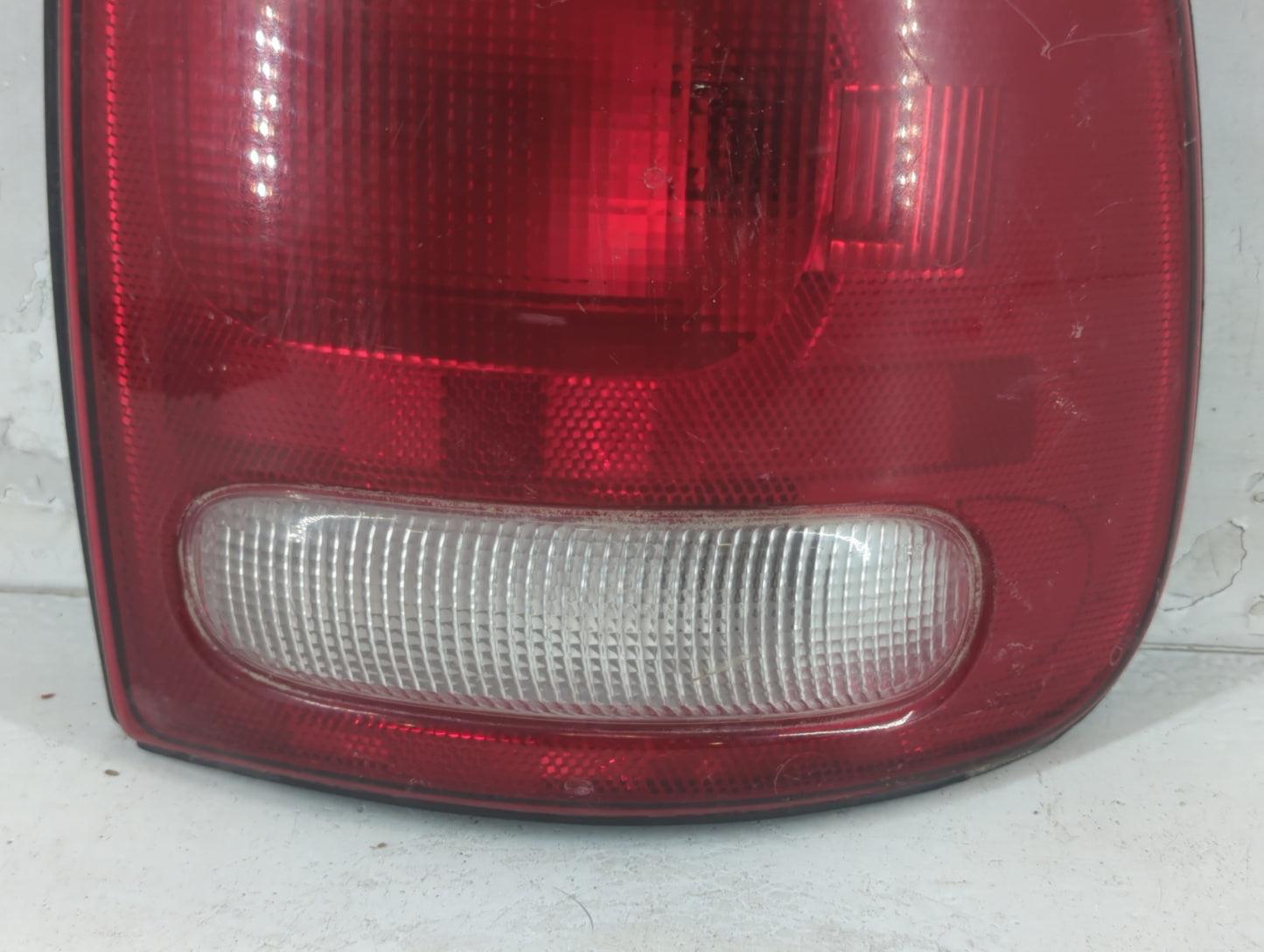 2000-2002 Dodge Neon Tail Light Assembly Passenger Right OEM P/N:4576362 Fits Fits 2000 2001 2002 OEM Used Auto Parts - Oemu
