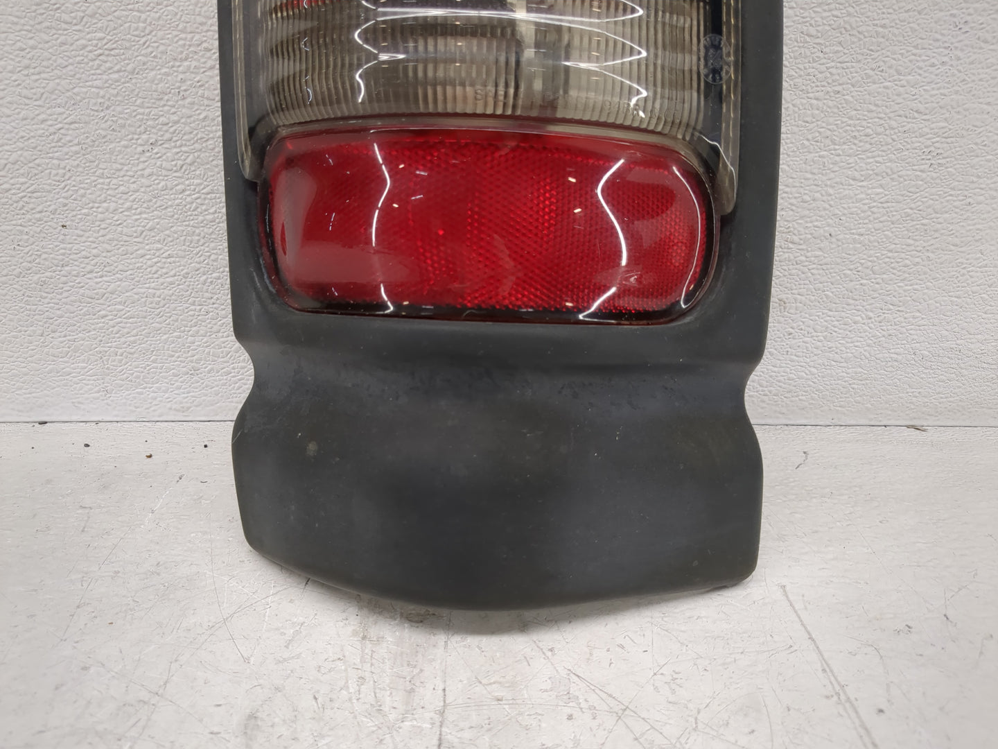 1994-2001 Dodge Ram 1500 Tail Light Assembly Passenger Right OEM P/N:55055220 752-4000 Fits OEM Used Auto Parts - Oemusedaut