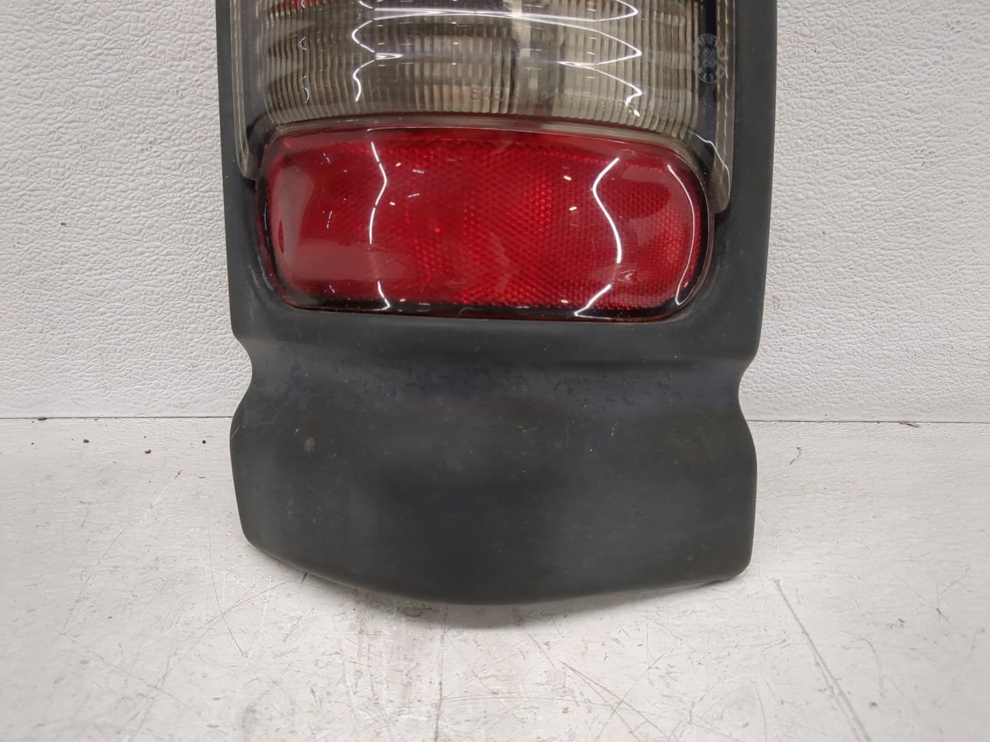 1994-2001 Dodge Ram 1500 Tail Light Assembly Passenger Right OEM P/N:55055220 752-4000 Fits OEM Used Auto Parts - Oemusedaut