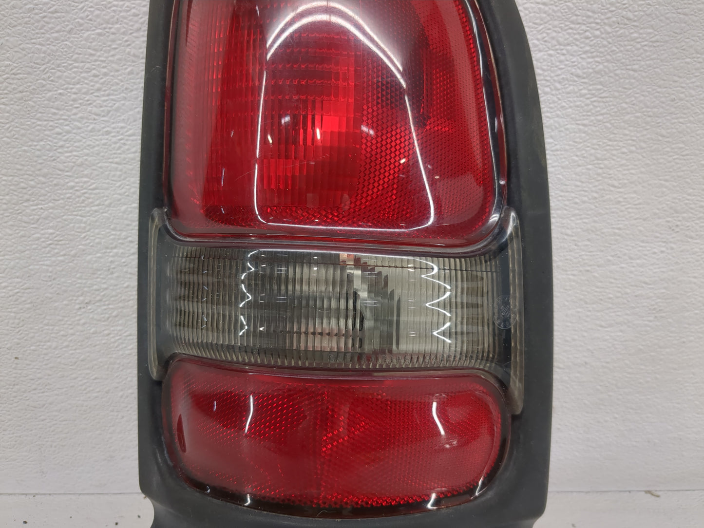 1994-2001 Dodge Ram 1500 Tail Light Assembly Passenger Right OEM P/N:55055220 752-4000 Fits OEM Used Auto Parts - Oemusedaut