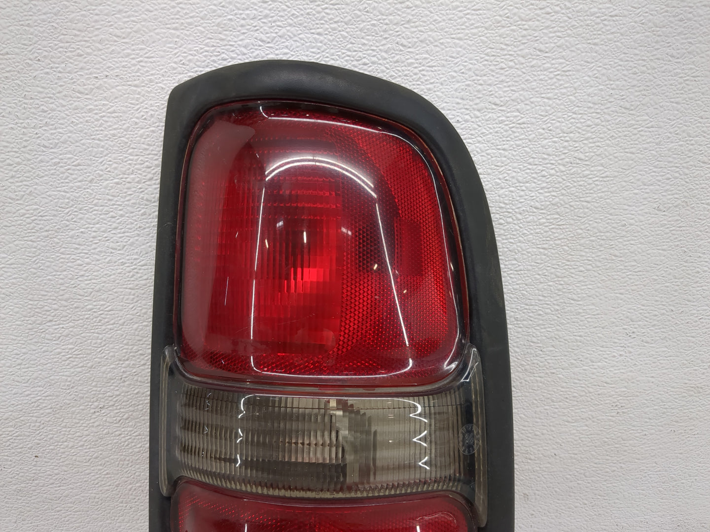 1994-2001 Dodge Ram 1500 Tail Light Assembly Passenger Right OEM P/N:55055220 752-4000 Fits OEM Used Auto Parts - Oemusedaut