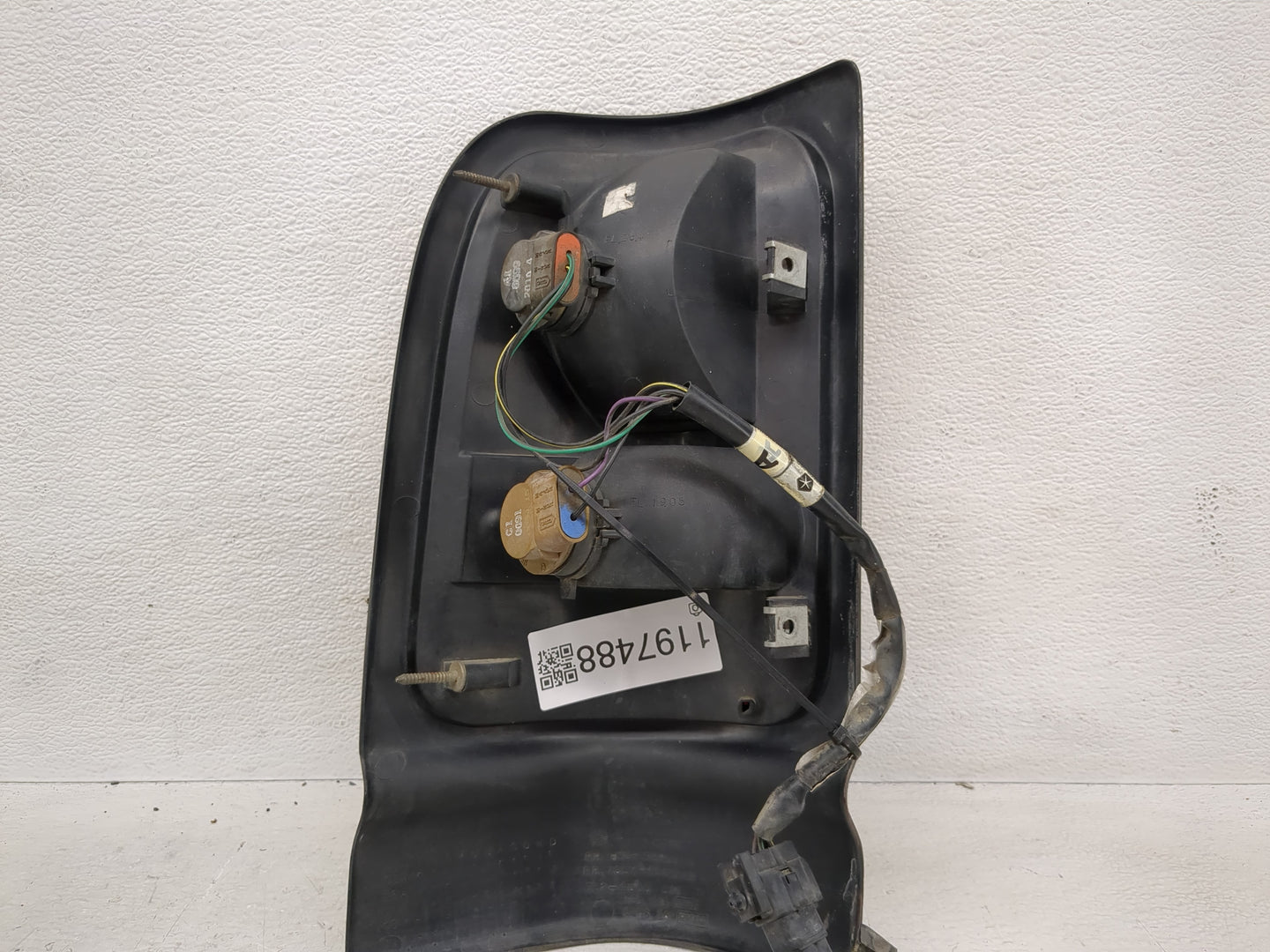 1994-2001 Dodge Ram 1500 Tail Light Assembly Passenger Right OEM P/N:55055220 752-4000 Fits OEM Used Auto Parts - Oemusedaut