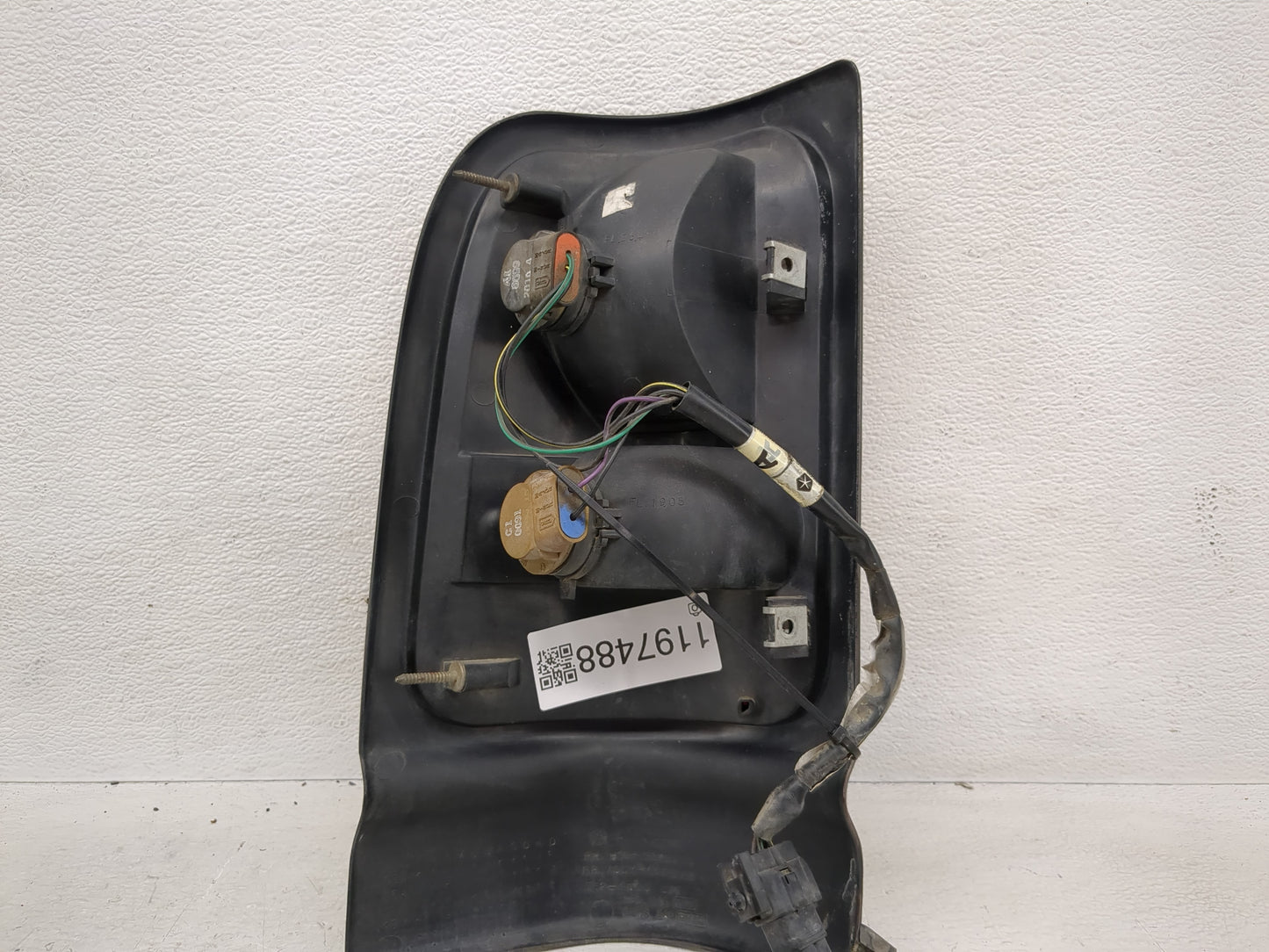 1994-2001 Dodge Ram 1500 Tail Light Assembly Passenger Right OEM P/N:55055220 752-4000 Fits OEM Used Auto Parts - Oemusedaut