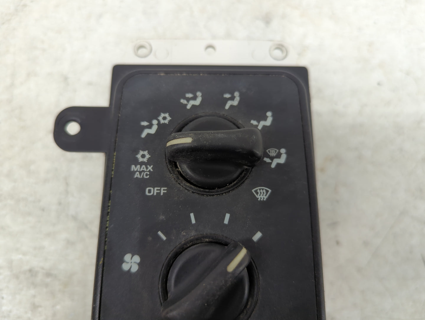 2000-2001 Dodge Ram 1500 Climate Control Module Temperature AC/Heater Replacement P/N:55056700AD Fits Fits 2000 2001 2002 OE