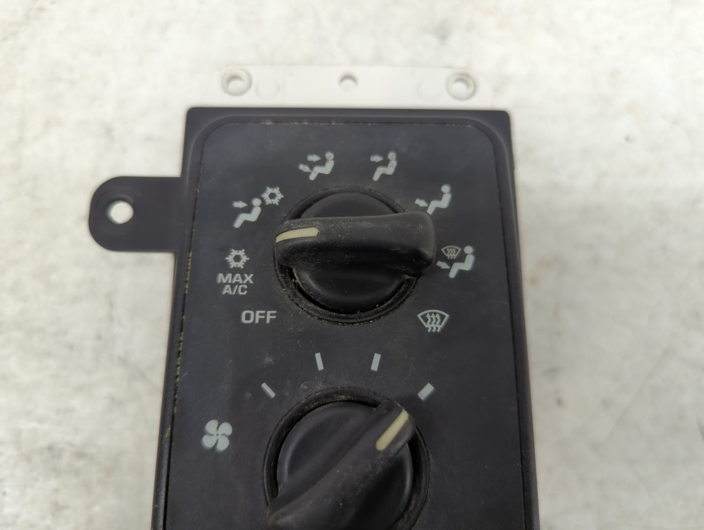 2000-2001 Dodge Ram 1500 Climate Control Module Temperature AC/Heater Replacement P/N:55056700AD Fits Fits 2000 2001 2002 OE
