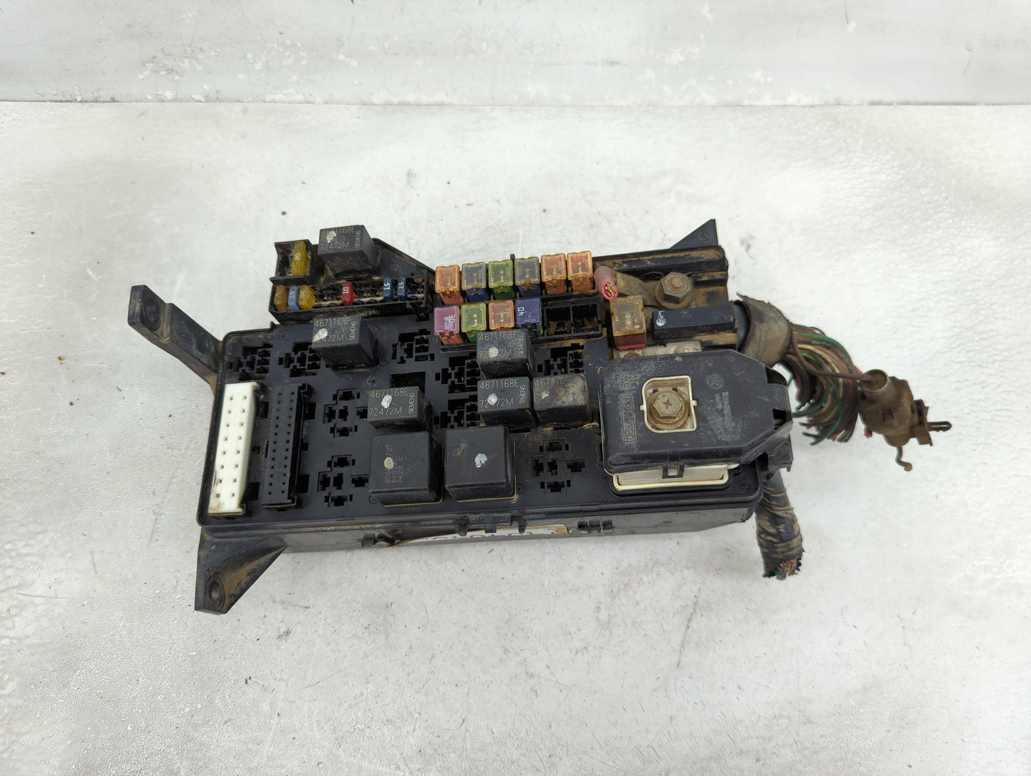 2000-2001 Dodge Ram 1500 Fusebox Fuse Box Panel Relay Module Fits Fits 2000 2001 OEM Used Auto Parts - Oemusedautoparts1.com
