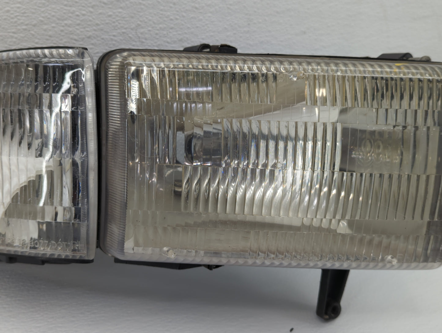 1994-2001 Dodge Ram 1500 Passenger Right Oem Head Light Headlight Lamp - Oemusedautoparts1.com
