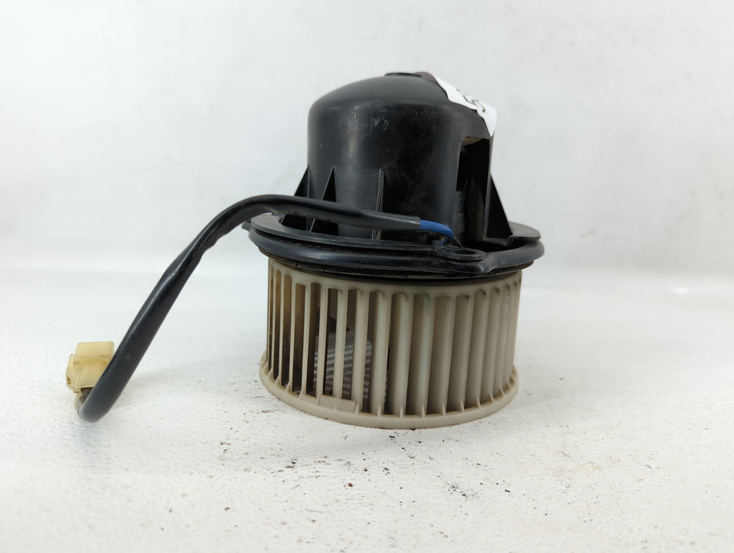 2000-2001 Dodge Ram 1500 Rear Heater AC Blower Motor P/N:AY166100-0240 Fits Fits 2000 2001 OEM Used Auto Parts - Oemusedauto