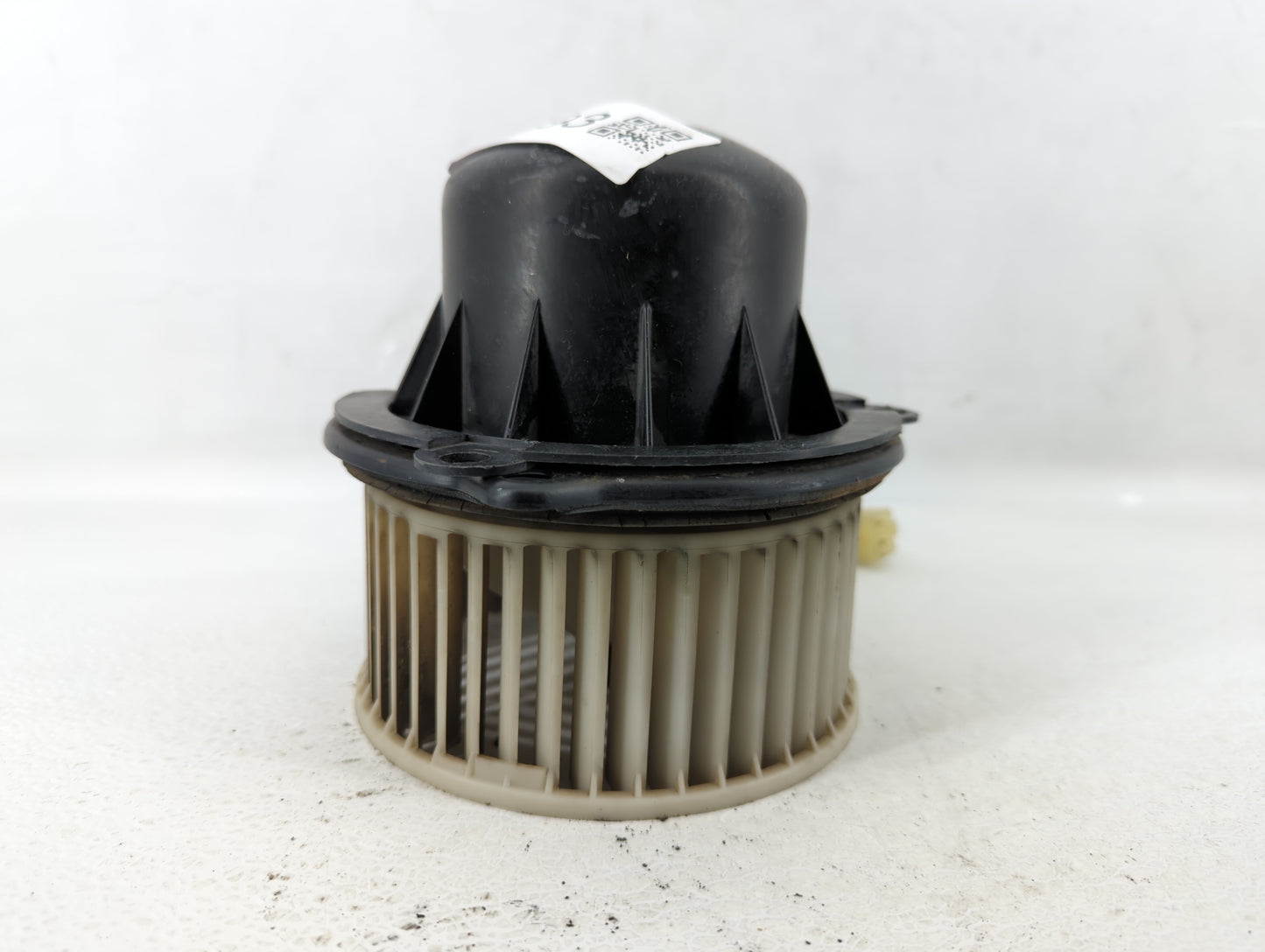 2000-2001 Dodge Ram 1500 Rear Heater AC Blower Motor P/N:AY166100-0240 Fits Fits 2000 2001 OEM Used Auto Parts - Oemusedauto